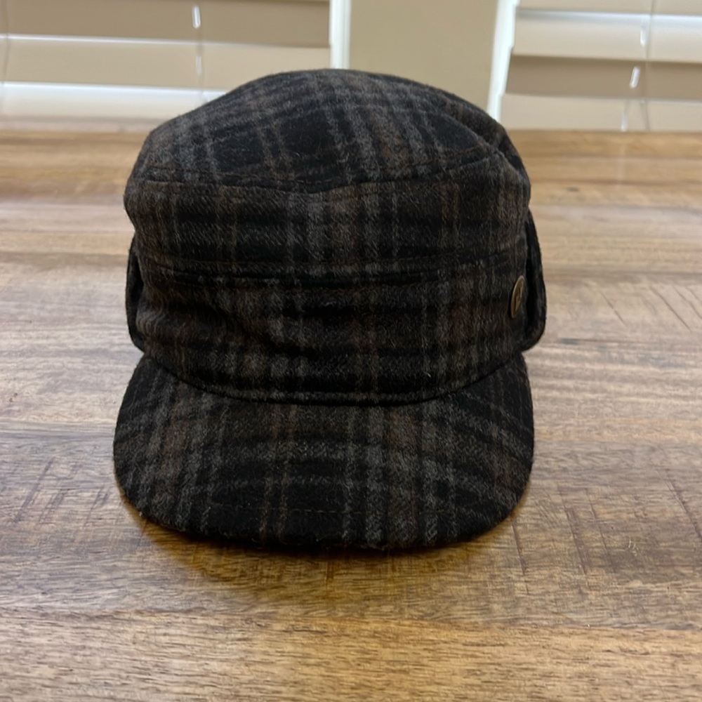 Stylish plaid Goorin Bros cadet private hat. Wool, warm and comfortable. Med.